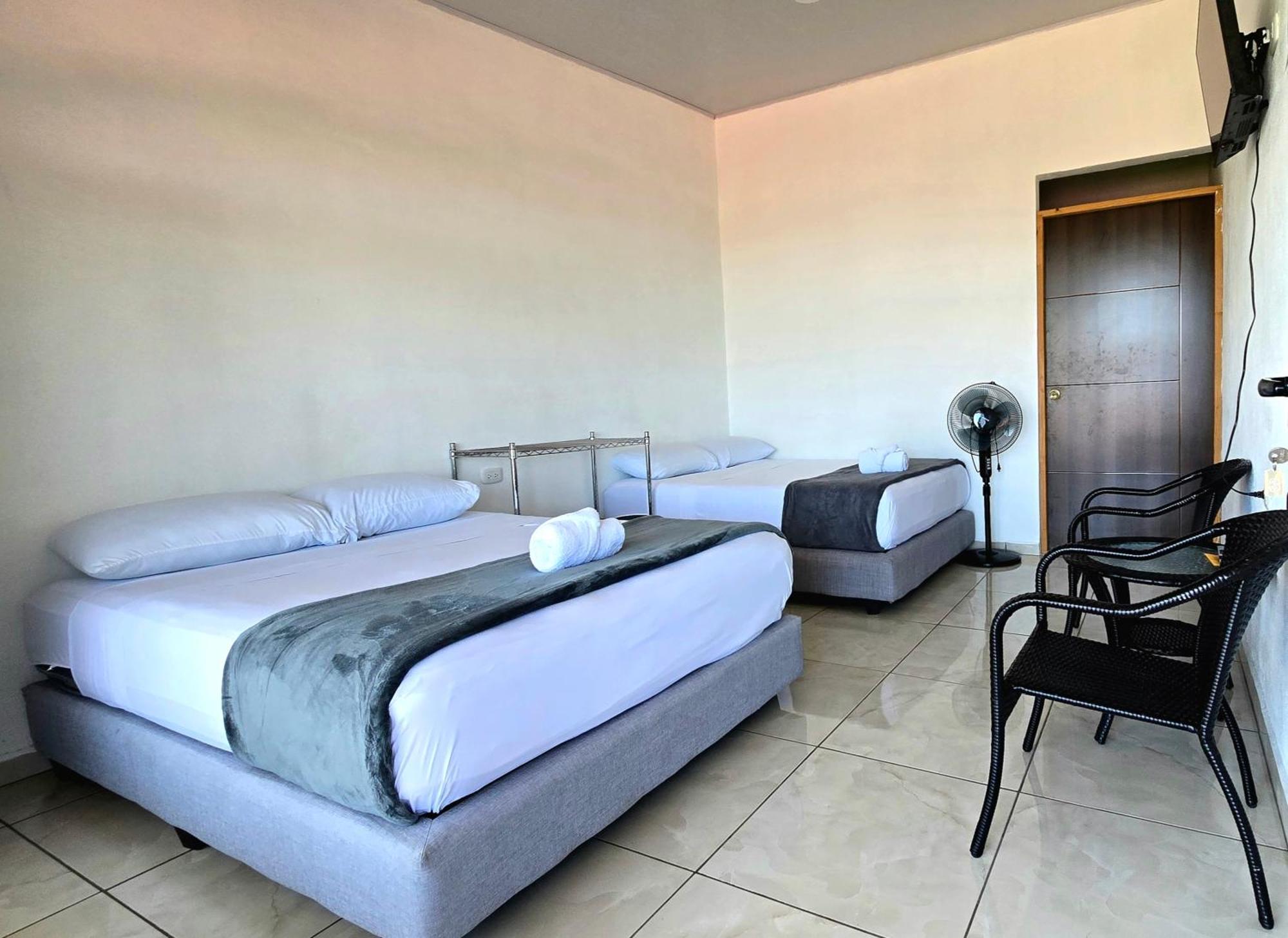 Cattleya Family Hotel Monteverde ภายนอก รูปภาพ