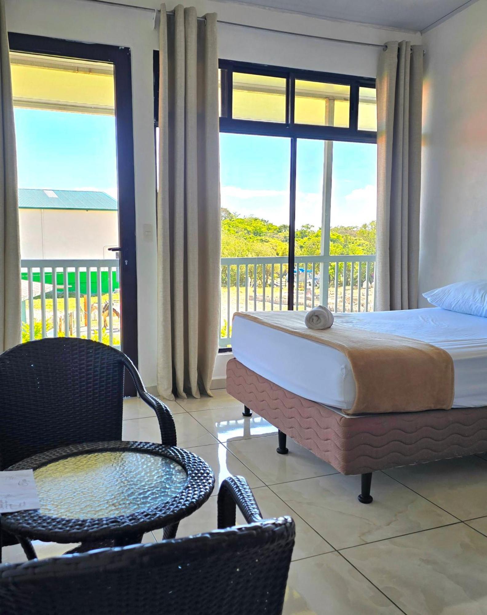 Cattleya Family Hotel Monteverde ภายนอก รูปภาพ